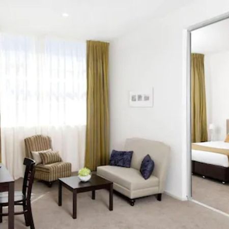 Quest On London Aparthotel Hamilton Exterior photo