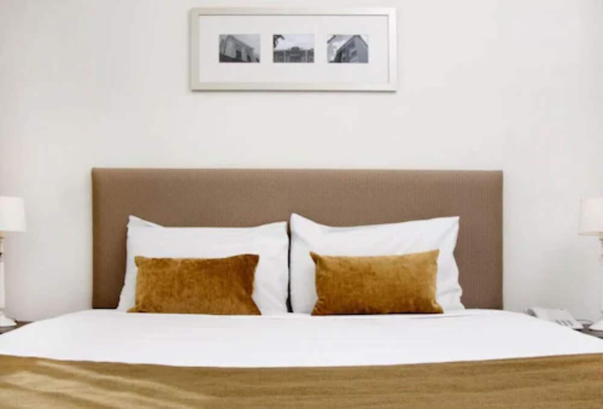 Quest On London Aparthotel Hamilton Exterior photo