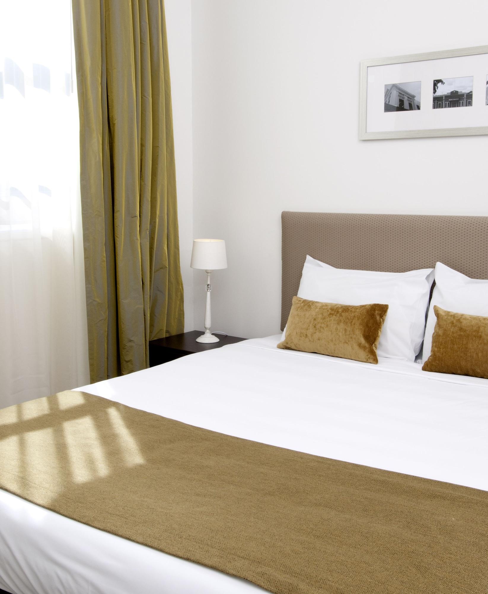 Quest On London Aparthotel Hamilton Exterior photo