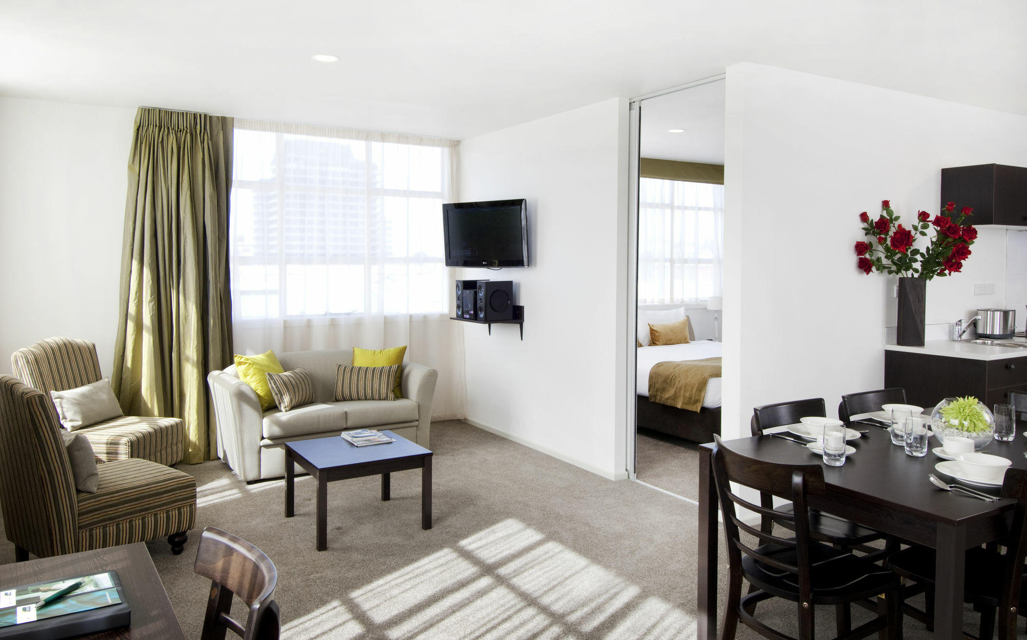 Quest On London Aparthotel Hamilton Exterior photo