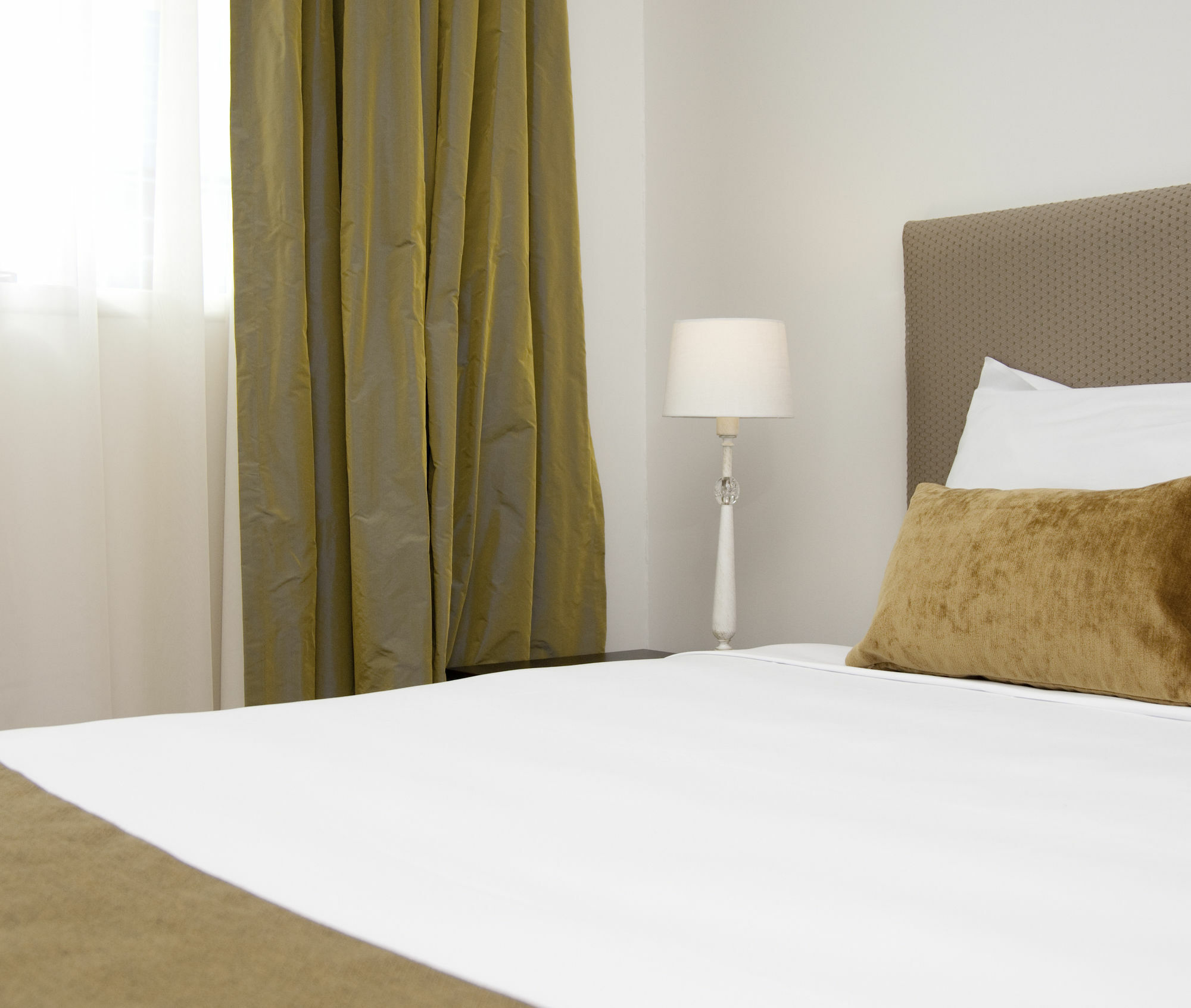 Quest On London Aparthotel Hamilton Exterior photo